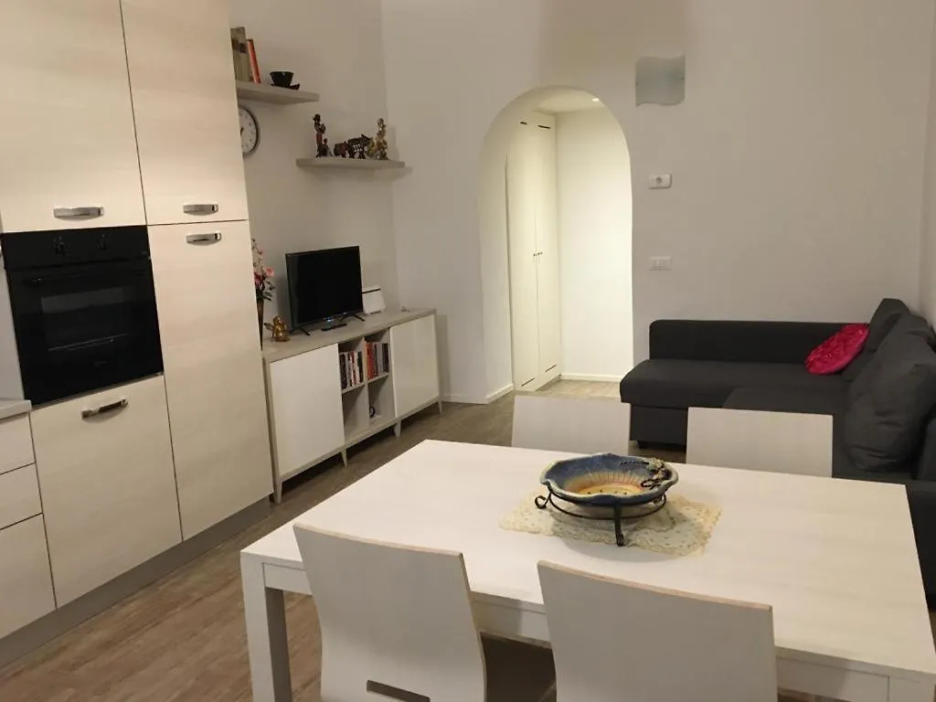 Home Pilastri Apartament Florencia
